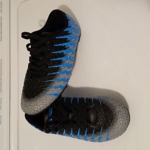 "Like New" Vizari size 2 Youth Soccer Cleats.